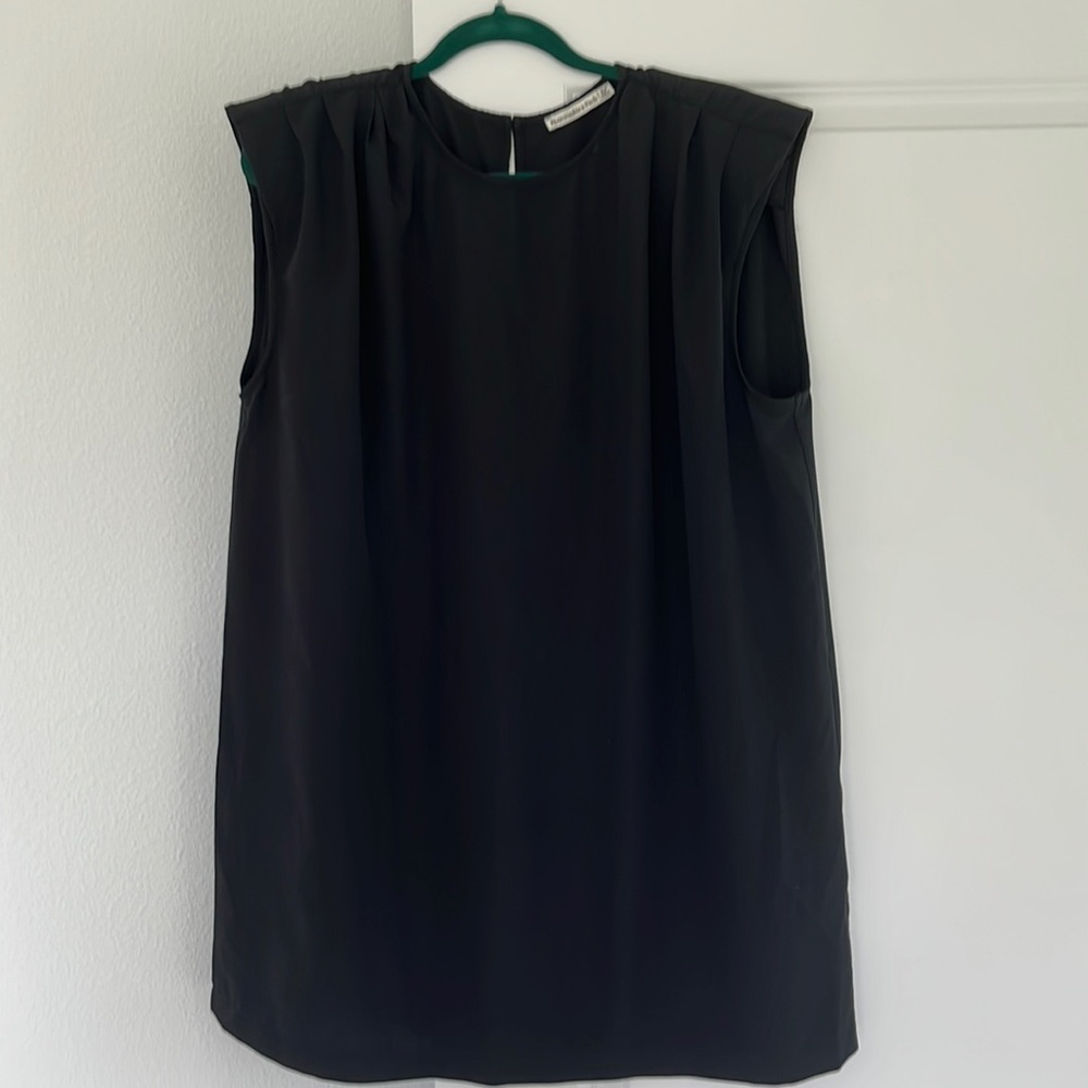 Black Sleeveless Shift Dress